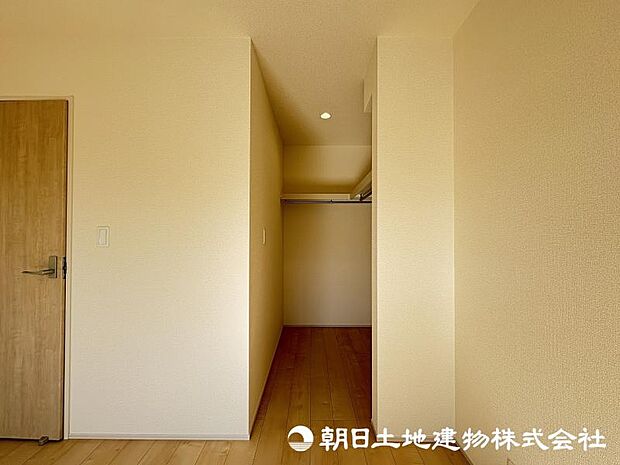 ＜収納＞ご夫婦で使えるウォークインクローゼットも魅力です。