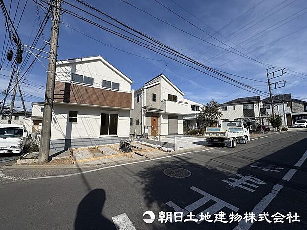 ＜外観＞住宅地内で交通量の少ない道路に面しています。