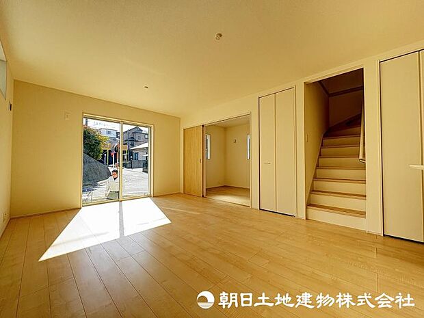 ＜リビング＞お子様の顔が見えるリビングイン階段です。