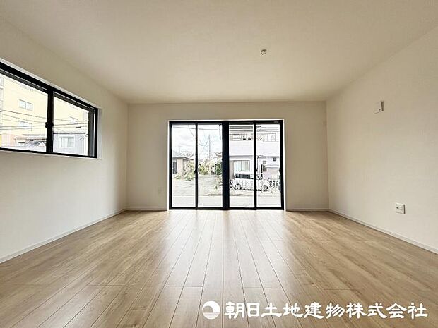 ＜リビング＞広々としているＬＤＫ20帖でお寛ぎいただけます。