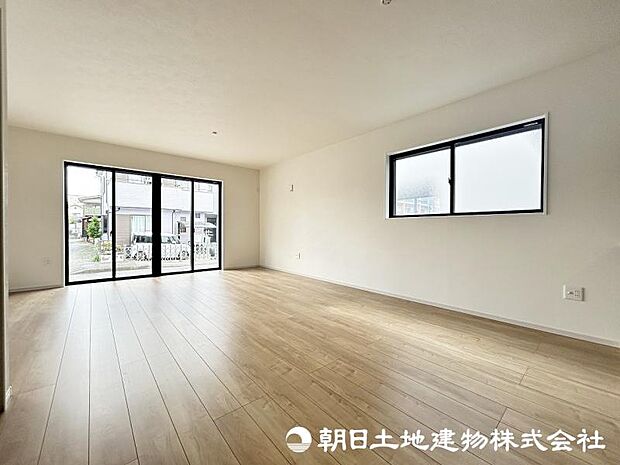 ＜リビング＞リビング・ダイニング床暖房を完備しています。