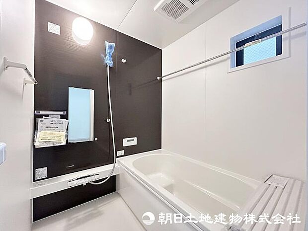 ＜浴室＞1坪タイプの広いユニットバスです。