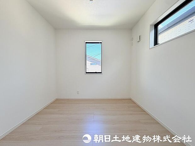 <洋室>2階の洋室5.4帖です。