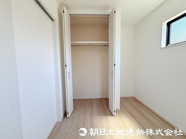 <収納>各洋室にクローゼットもあります。