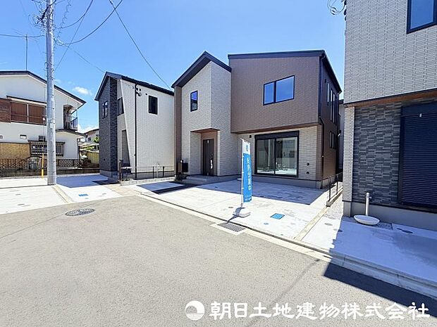 <外観>カースペースには車並列2台駐車可能です。