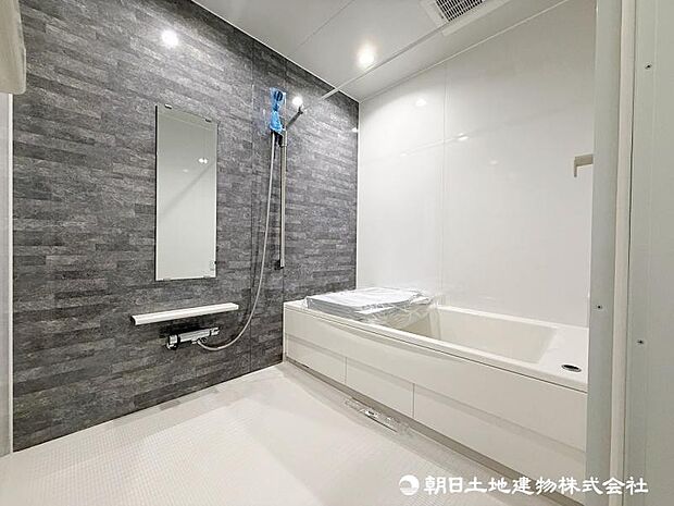 ＜バスルーム＞浴室は1坪超の広さですので、お子様と一緒にゆったり入浴できます