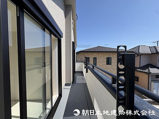 ＜バルコニー＞南西向きで陽当たり良好です。