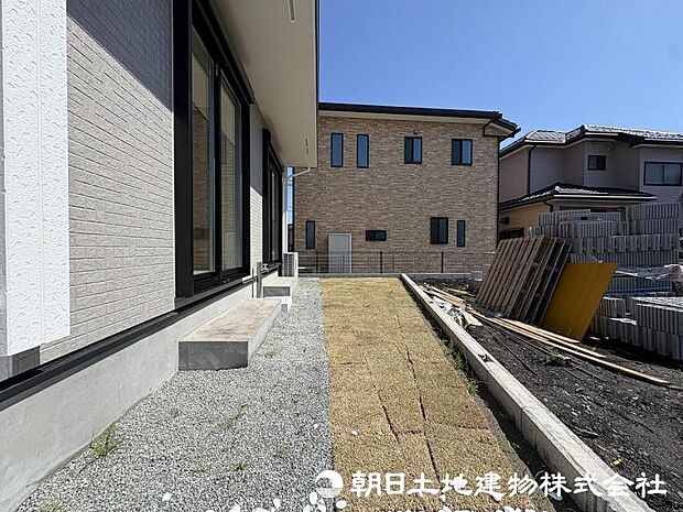 ＜お庭＞ガーデニングも楽しめるお庭もございます。