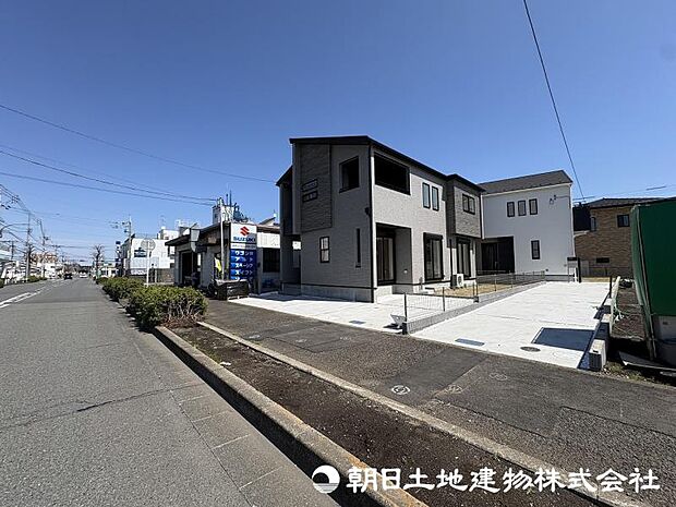 ＜外観＞ゆとりの土地48坪！カースペース車3台とお庭もございます。