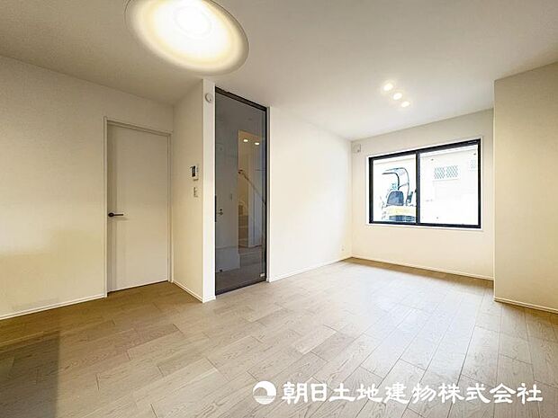 <リビング>コンパクトなサイズのLDK13.25帖。ご夫婦の二人暮らしに丁度いいサイズです。