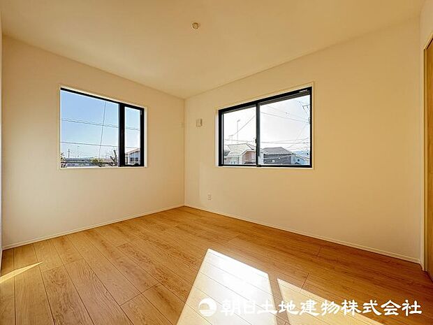 <洋室>全居室6帖以上の広さがあります。