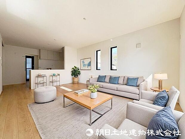 <ダイニング>対面キッチン前の広いダイニングスペースでお食事を召し上がっていただけます。(家具イメージ)