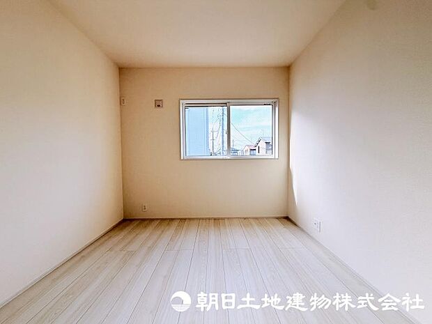 住まう方の生活スタイルに合わせて自由に使える居室。家具やインテリアで自分らしい空間づくりを楽しめます。 
