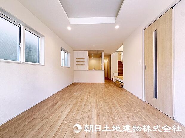 住まう方のライフスタイルに合わせて自由に使えるリビング空間。家族団らんの時間はもちろん、趣味やくつろぎのひとときにもぴったりです。
