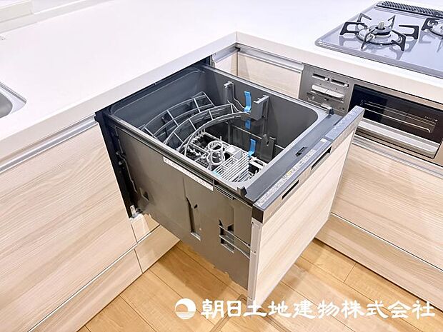 食器洗いの負担を軽減してくれる食洗器を備えたキッチン。家事の効率化をサポートし、ゆとりある時間を生み出します。
