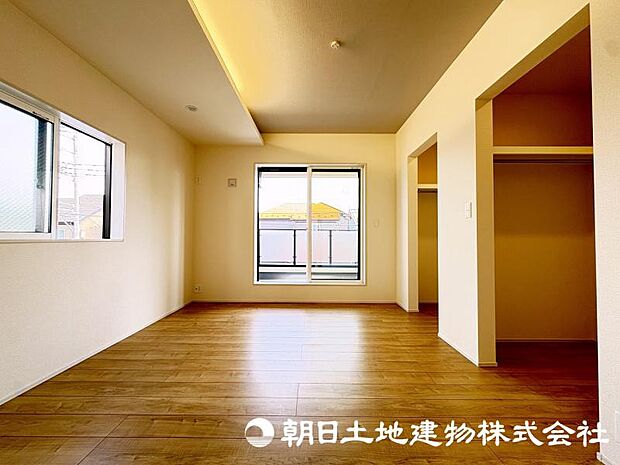 落ち着いた雰囲気の居室は、ゆっくりとくつろげるプライベート空間。寝室や書斎など、ライフスタイルに合わせて多彩に活用できます。
