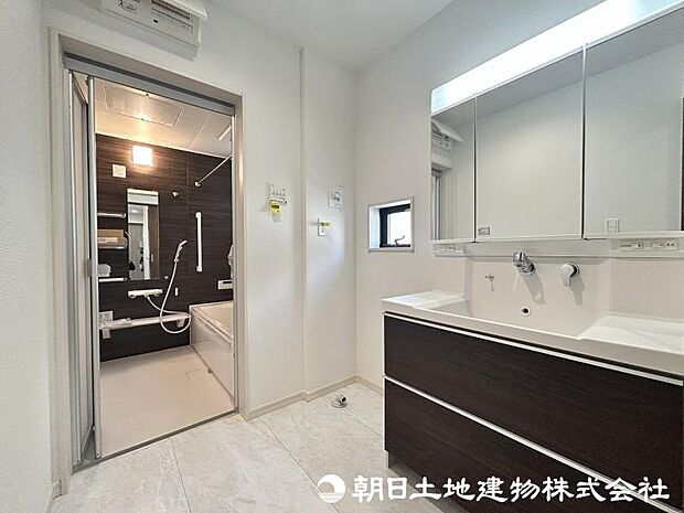 <洗面室>1階に洗面室と浴室があります。