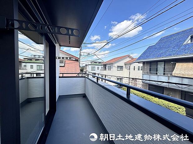 <バルコニー>2階3階の2面バルコニーです。