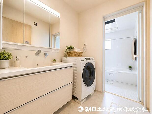 ＜洗面室＞1階に水回りが集中している使いやすい間取りです。
