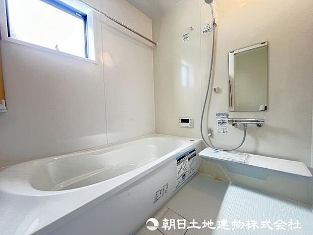 ＜浴室＞1坪タイプの広いユニットバスです。