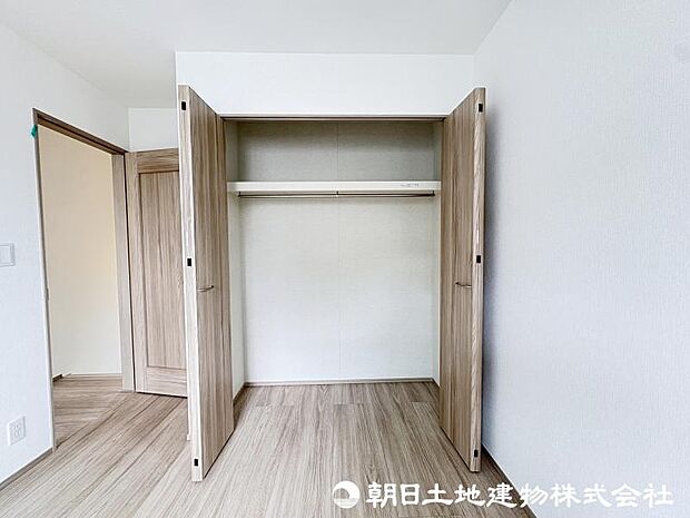 <収納>各洋室にクローゼットがありお洋服やお荷物をすっきりと収納できます。