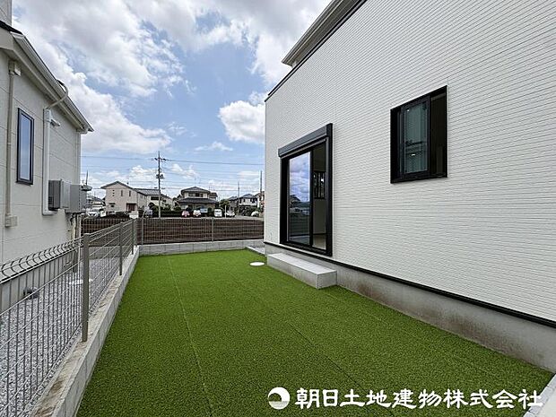 <お庭>>ガーデニングも楽しめる広いお庭も魅力です。