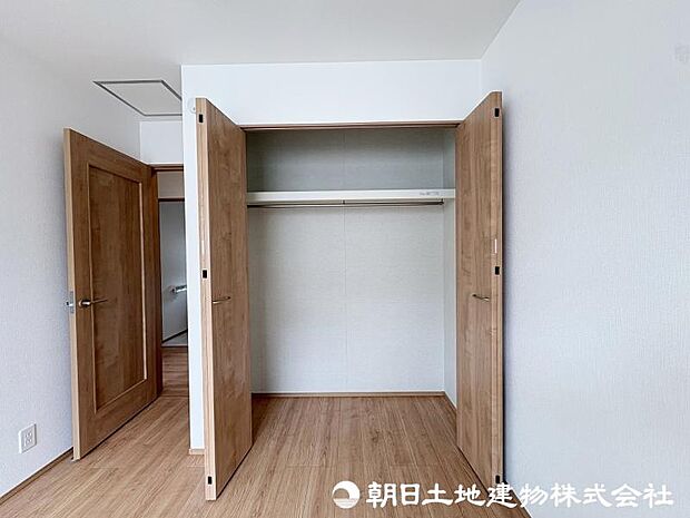 <収納>各洋室にクローゼットがありお洋服やお荷物をすっきりと収納できます。