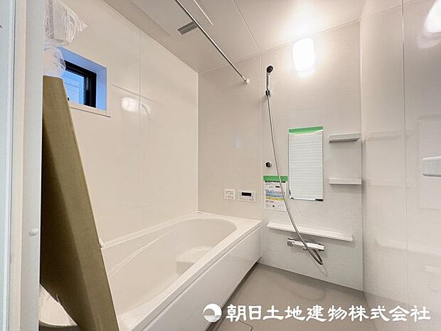 <浴室>1坪タイプの広いユニットバスです。