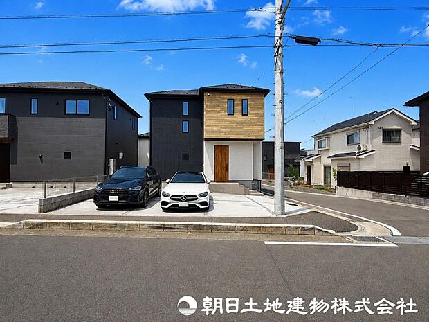 <カースペース>ゆとりの土地面積49坪 カースペース3台駐車可能です。(車種による)