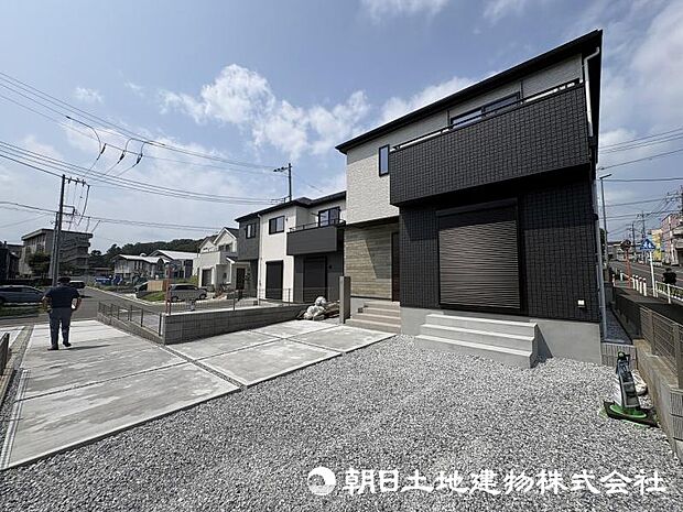 <外観>広いお庭でガーデニングもお楽しみいただけます。