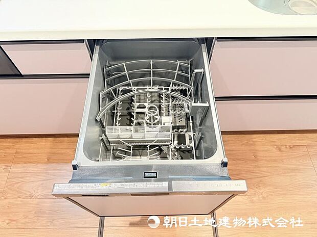 食器洗いの負担を軽減してくれる食洗器を備えたキッチン。家事の効率化をサポートし、ゆとりある時間を生み出します。