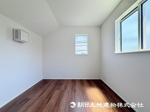 住まう方の生活スタイルに合わせて自由に使える居室。家具やインテリアで自分らしい空間づくりを楽しめます。