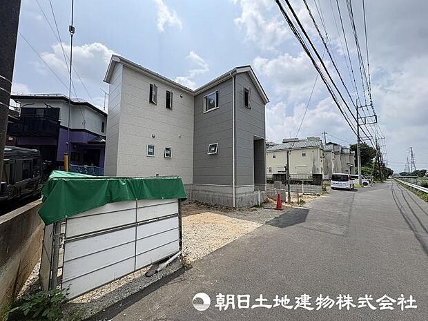 流行りに惑わされないモダンな外観は、主張し過ぎず、又、平凡になり過ぎず、閑静な街によく映えます。