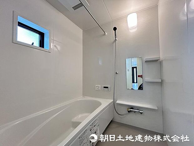 ＜浴室＞1坪タイプの広いユニットバスです。