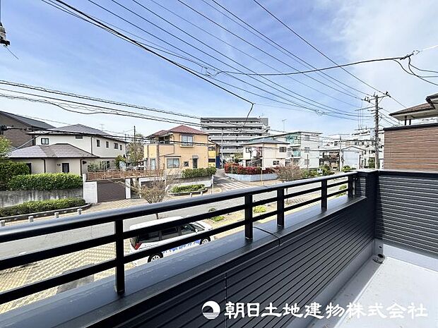 ＜バルコニー＞奥行がありお洗濯物をゆったりと干せます。