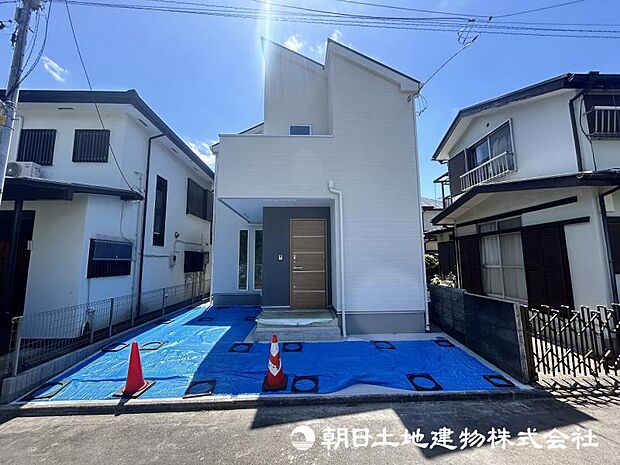 ＜外観＞周辺は平坦な地形ですので自転車や徒歩での移動もスムーズです。