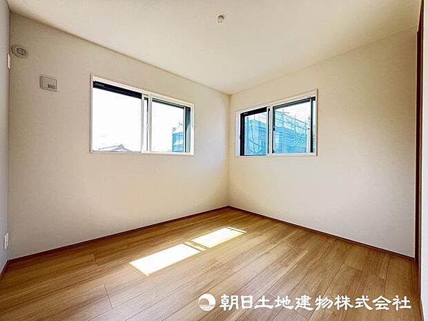 <洋室>2階に3部屋以上の洋室がありますので、お子様のお部屋も用意できます。