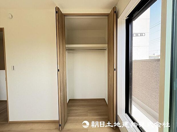 <収納>クローゼットがありお洋服やお荷物をすっきりと収納できます。