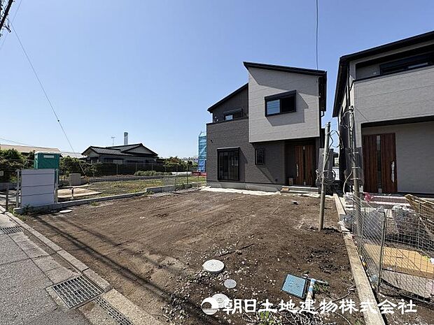 <カースペース>広いカースペースには余裕をもって車を止められます。