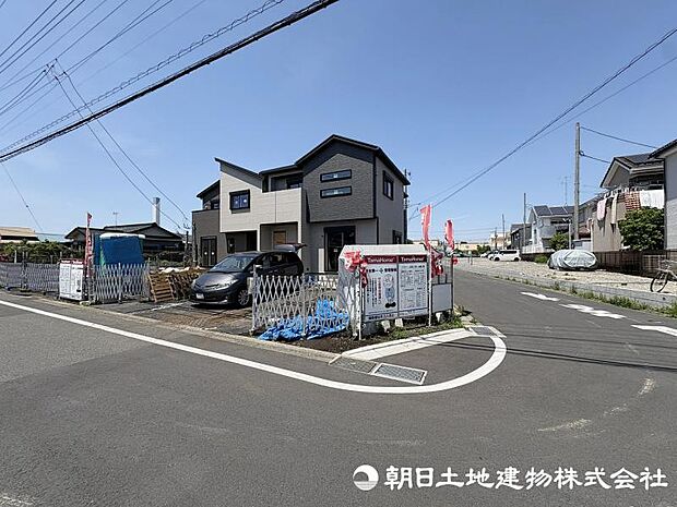 ＜現地＞シューズインクロークやウォークインクローゼット等の収納も豊富です。