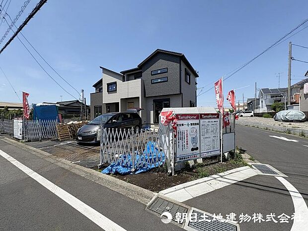 ＜カースペース＞車並列に3台も駐車可能です。
