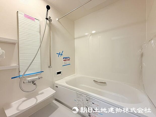 ＜浴室＞1坪タイプの広いユニットバスです。