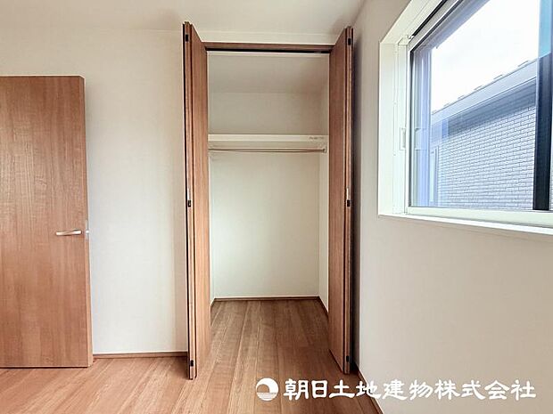 ＜収納＞各洋室にクローゼットがありお洋服やお荷物をすっきりと収納できます。