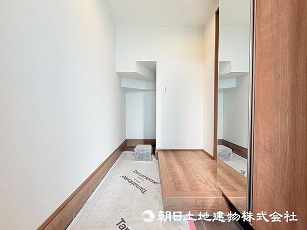 ＜玄関＞ベビーカーを置けるシューズインクロークもあり便利です。
