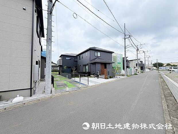＜外観＞交通量の少ない道路に面していますので安心いただけます。
