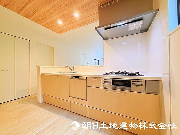 毎日の料理が楽しくなる、使い勝手に配慮したキッチン。家族との会話を楽しみながら、心地よい時間をお過ごしいただけます。