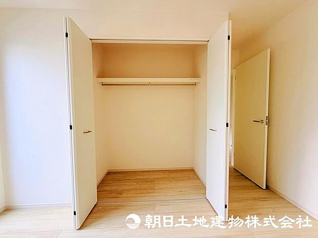 日々増える荷物もすっきり片付けられる収納スペース。居住空間を広く快適に使える便利な設備です。