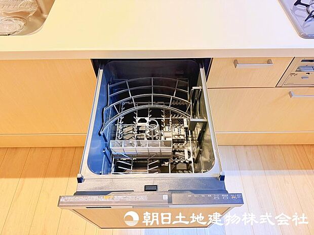 食器洗いの負担を軽減してくれる食洗器を備えたキッチン。家事の効率化をサポートし、ゆとりある時間を生み出します。