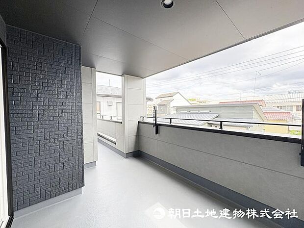 ＜バルコニー＞急な雨でも安心のインナーバルコニーも魅力です。