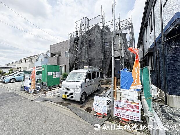 <現地>交通量の少ない幅員5m道路に面していますので車のすれ違いも楽にできます。